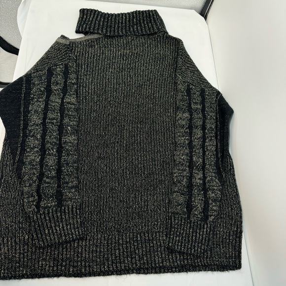 NWT Torrid Lurex Cable Pullover Cold Shoulder Turtle Neck Black Size 1 (14-16) - Picture 7 of 16